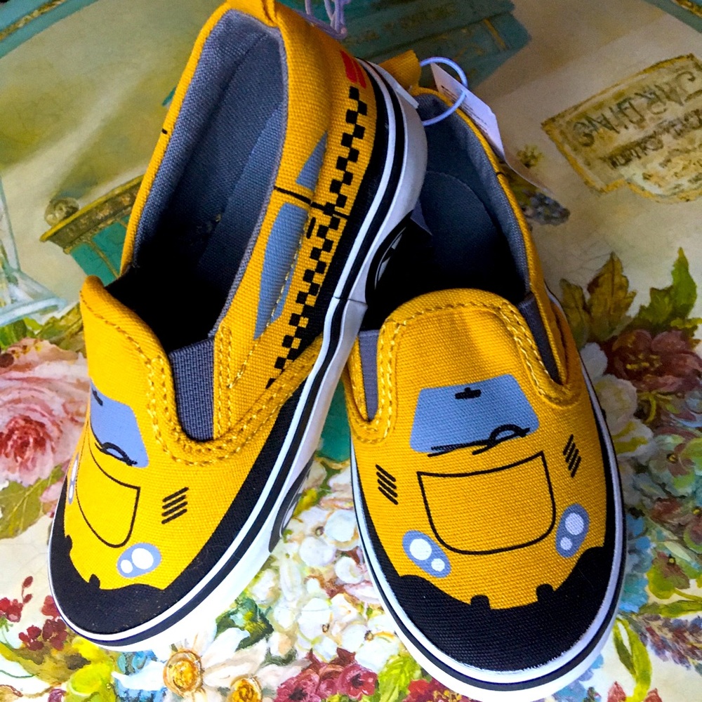 Flag down these adorable toddler taxi 🚕 loafers!
